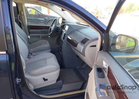 2009 Chrysler Town & Country Touring from USA, damaged, VIN 2A8HR54179R642400